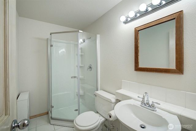 421 S 321st Pl Unit C4, Federal Way, WA 98003 - bathroom with a shower stall and tile patterned flooring