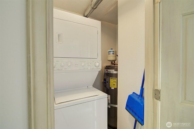 421 S 321st Pl Unit C4, Federal Way, WA 98003 - laundry room with stacked washer and clothes dryer and water heater