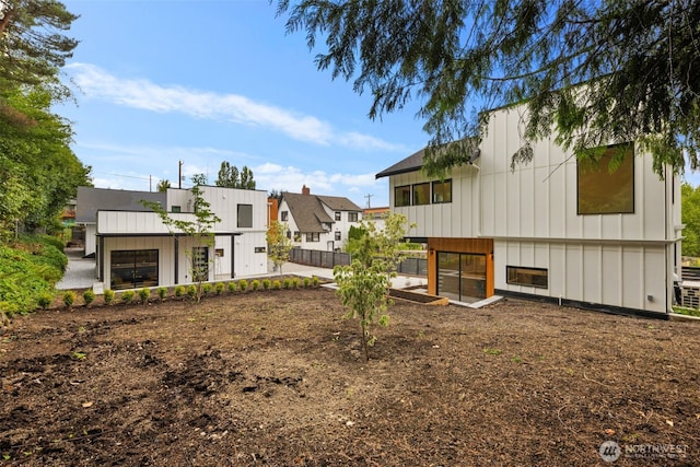 9694 51st Ave S, Seattle, WA 98118 - view of yard with a residential view