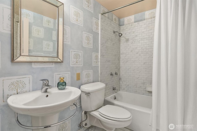 4148 Boulevard Pl, Mercer Island, WA 98040 - full bath featuring shower / bath combination with curtain and toilet