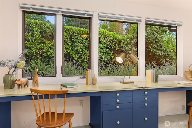 4148 Boulevard Pl, Mercer Island, WA 98040 - home office with built in desk