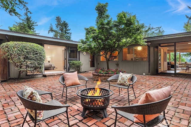 4148 Boulevard Pl, Mercer Island, WA 98040 - view of patio featuring a fire pit