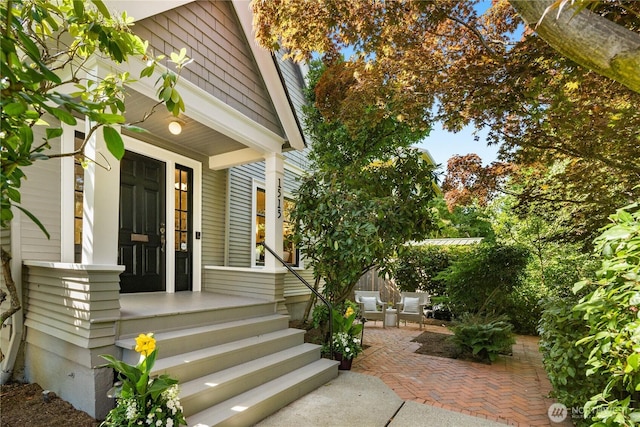 1515 2nd Ave W, Seattle, WA 98119 - entrance to property featuring a patio area