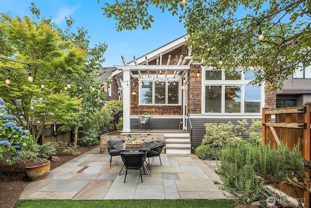 5526 34th Ave NE, Seattle, WA 98105 - view of patio / terrace