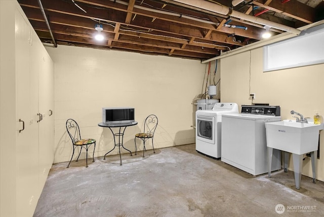 9237 24th Ave NW, Seattle, WA 98117 - laundry area with washer and clothes dryer