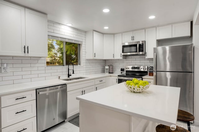2536 S 286th St, Federal Way, WA 98003 - kitchen featuring stainless steel appliances, a kitchen bar, backsplash, light countertops, and recessed lighting