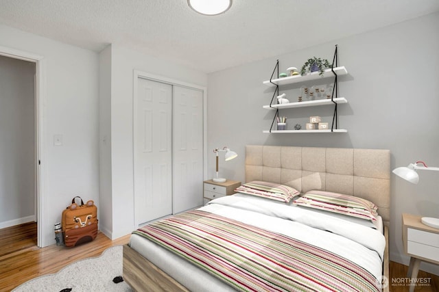 2536 S 286th St, Federal Way, WA 98003 - bedroom with wood finished floors, a closet, and a textured ceiling