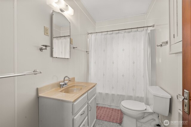 802 May St, Raymond, WA 98577 - full bath with vanity and shower / bath combination with curtain