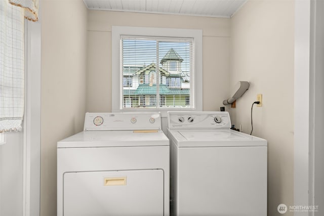 802 May St, Raymond, WA 98577 - laundry area featuring independent washer and dryer
