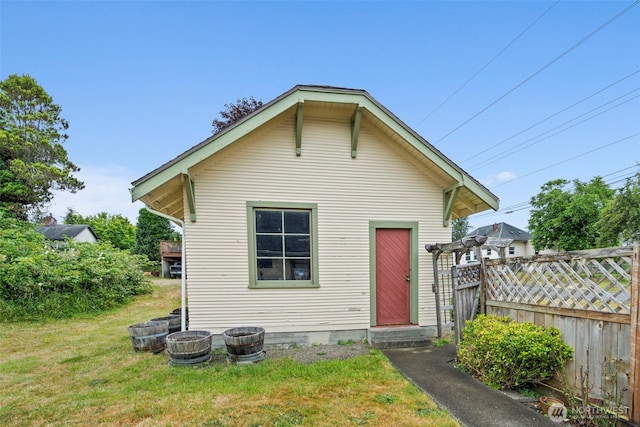 802 May St, Raymond, WA 98577 - back of property with entry steps