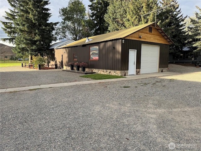 8 Iris Ln, Twisp, WA 98856 - view of front facade with driveway and a detached garage
