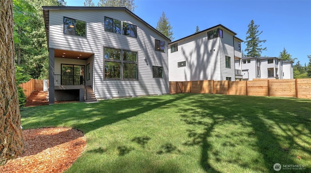 1542 213th Ct NE, Sammamish, WA 98074 - back of property featuring a fenced backyard