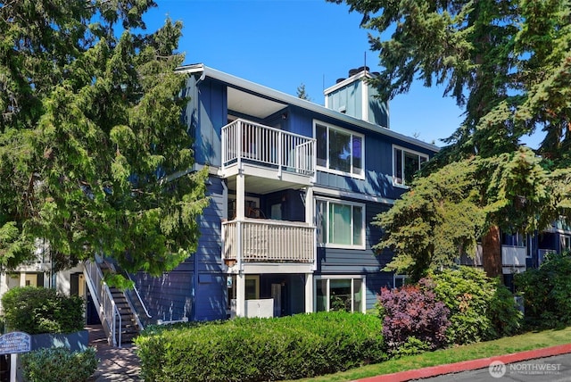 300 N 130th St Unit 2306, Seattle, WA 98133 - view of property featuring stairway