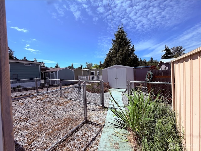 1200 Lincoln St Unit 418, Bellingham, WA 98229 - fenced backyard featuring a storage shed and a gate
