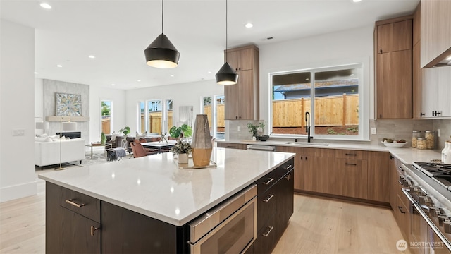 1118 N 34th St, Renton, WA 98056 - kitchen featuring appliances with stainless steel finishes, light wood finished floors, tasteful backsplash, a center island, and recessed lighting