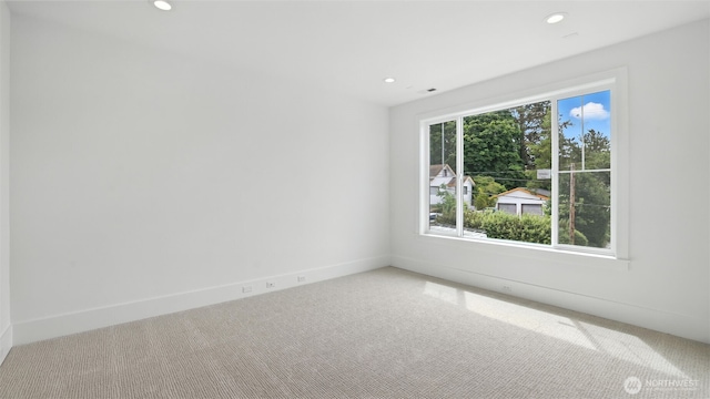1118 N 34th St, Renton, WA 98056 - unfurnished room with carpet flooring and recessed lighting