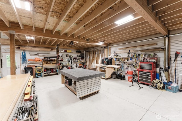 3148 Mountain View Rd, Ferndale, WA 98248 - garage with a workshop area