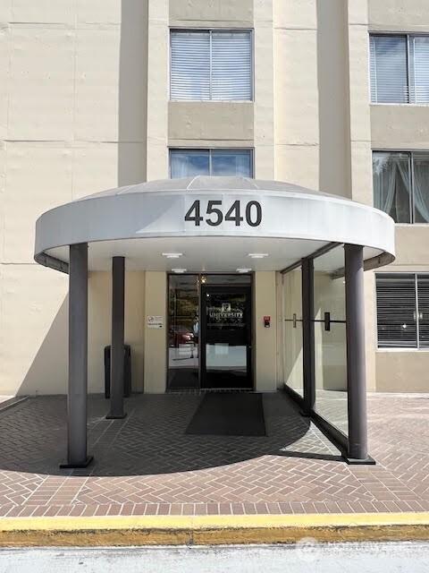 4540 8th Ave NE Unit 903, Seattle, WA 98105 - entrance to property