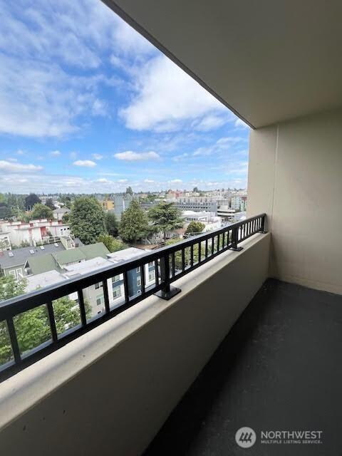 4540 8th Ave NE Unit 903, Seattle, WA 98105 - view of balcony