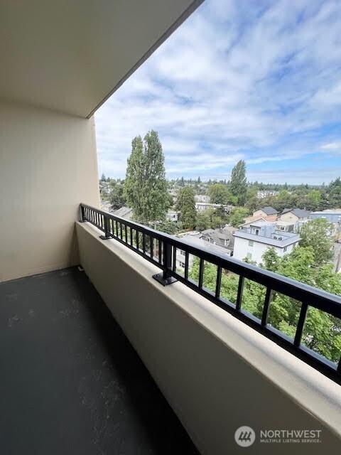 4540 8th Ave NE Unit 903, Seattle, WA 98105 - view of balcony