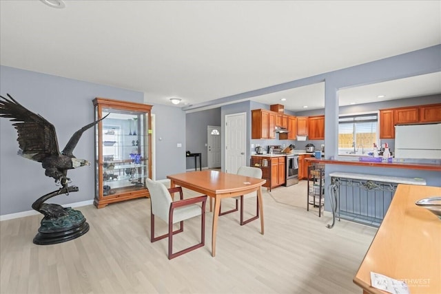 919 4th Ave N, Kent, WA 98032 - dining space featuring light wood finished floors