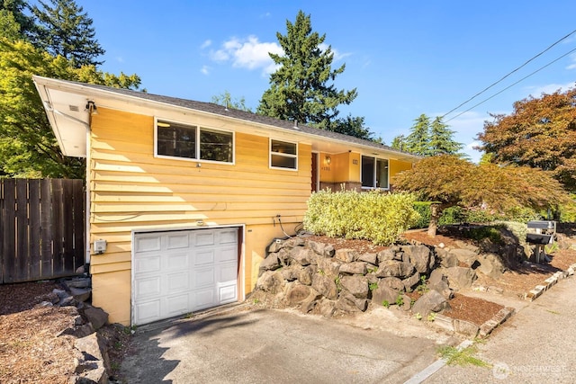 132 NE 130th St, Seattle, WA 98125 - ranch-style home featuring an attached garage and driveway