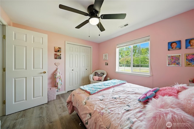 2322 Garrison St, Walla Walla, WA 99362 - bedroom featuring wood finished floors, a closet, and a ceiling fan