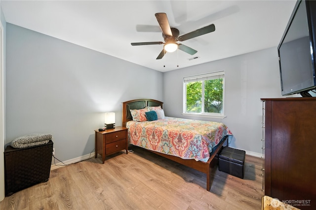 2322 Garrison St, Walla Walla, WA 99362 - bedroom with light wood-type flooring and a ceiling fan