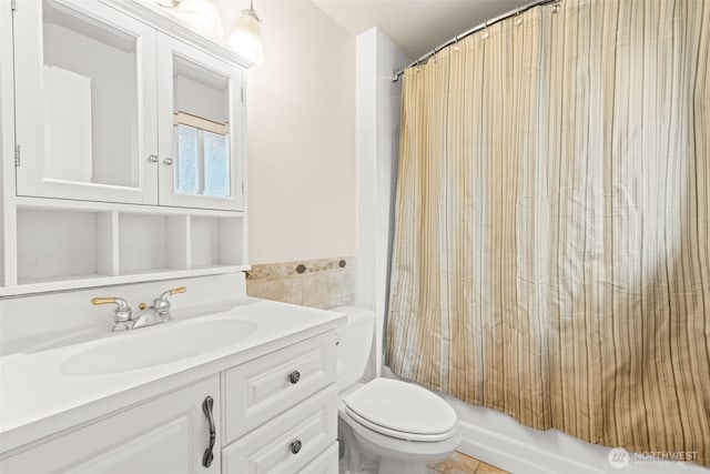 7523 13th Ave SE, Lacey, WA 98503 - full bath featuring vanity, tile walls, shower / bath combo, and wainscoting