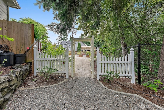 1402 180th Ave E, Lake Tapps, WA 98391 - view of gate