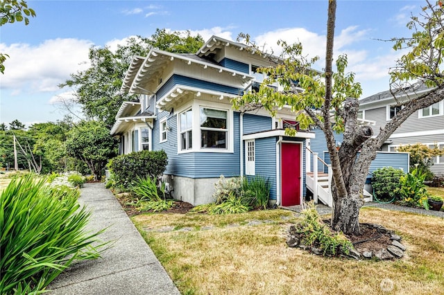 231 E 1st St, Port Angeles, WA 98362 - view of front of home featuring a front lawn