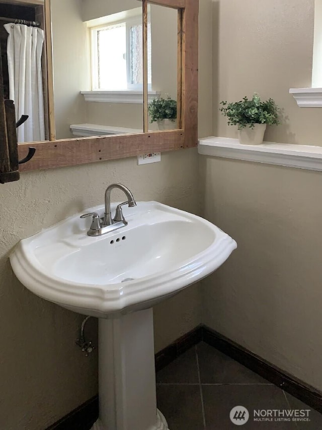 5910 21st Ave SW, Seattle, WA 98106 - full bathroom featuring tile patterned floors and a shower with curtain