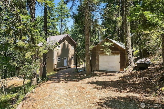 61 Tom And Nita Rd, Cle Elum, WA 98922 - view of front of property featuring a detached garage, an outbuilding, and dirt driveway