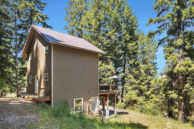 61 Tom And Nita Rd, Cle Elum, WA 98922 - view of side of property with a deck and a metal roof