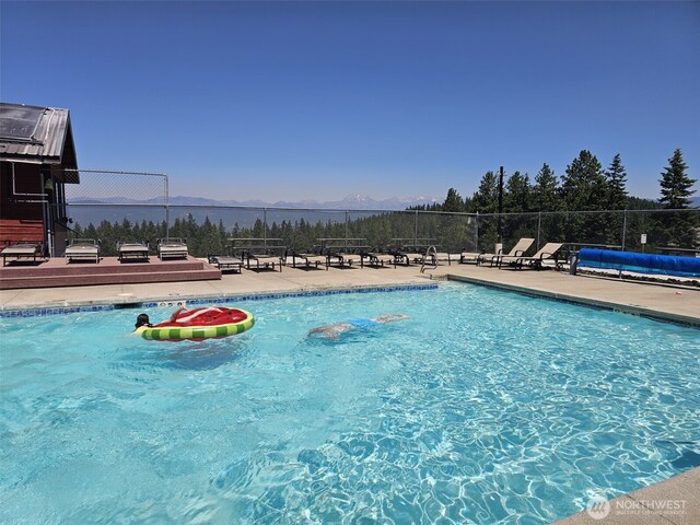 61 Tom And Nita Rd, Cle Elum, WA 98922 - community pool featuring a mountain view