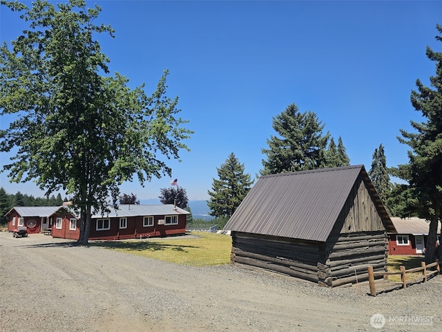 61 Tom And Nita Rd, Cle Elum, WA 98922 - view of side of home featuring a metal roof and an outdoor structure