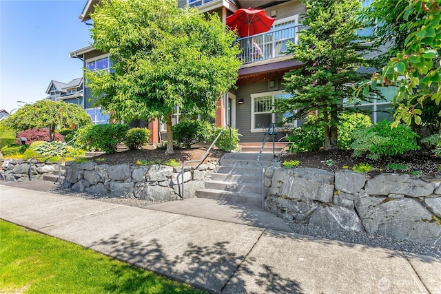 1000 High St Unit 102, Bellingham, WA 98225 - view of front of property with a balcony and a porch