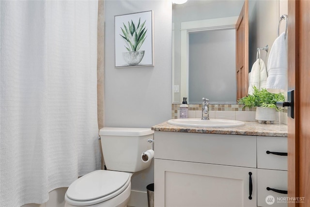 1000 High St Unit 102, Bellingham, WA 98225 - full bath featuring vanity, decorative backsplash, and a shower with shower curtain