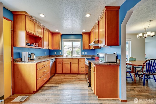 541 Salal Pl, Sequim, WA 98382 - kitchen with a textured ceiling, stainless steel appliances, light wood-style floors, a chandelier, and recessed lighting