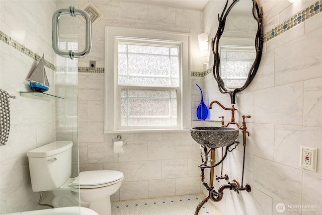 2463 26th Ave E, Seattle, WA 98112 - bathroom with tile walls and a bidet