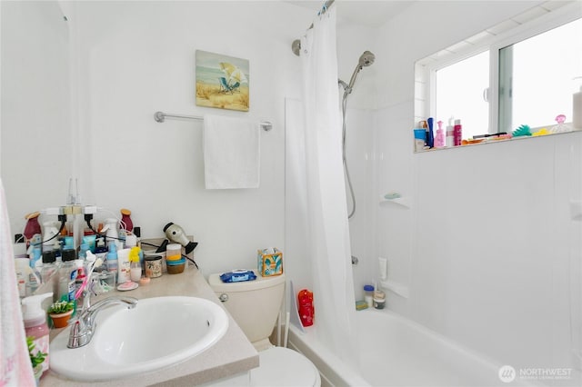 3572-3574 E F St, Tacoma, WA 98404 - bathroom with shower / tub combo with curtain and vanity