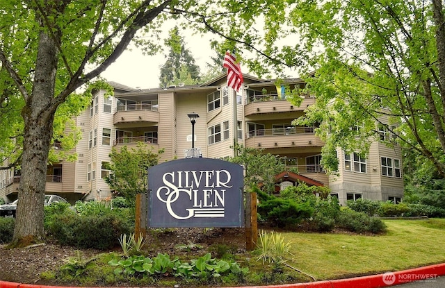 1750 152nd Ave NE Unit C310, Bellevue, WA 98007 - community sign with a yard