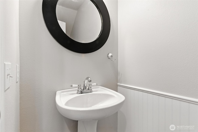 12904 159th St E, Puyallup, WA 98374 - bathroom featuring a sink