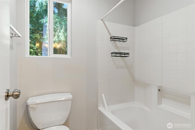 12904 159th St E, Puyallup, WA 98374 - full bath featuring toilet and shower / tub combination