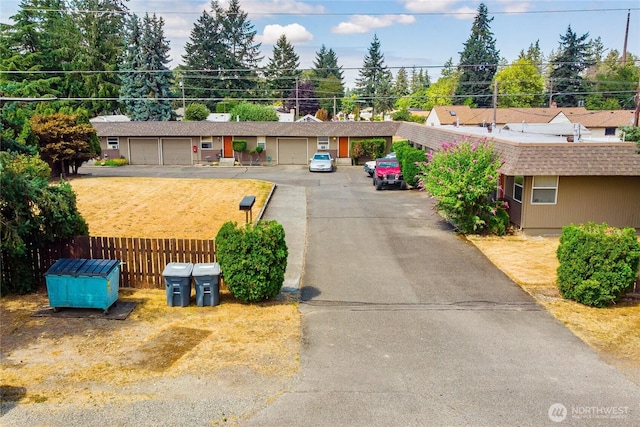 617-619 140th St S, Tacoma, WA 98444 - single story home with driveway