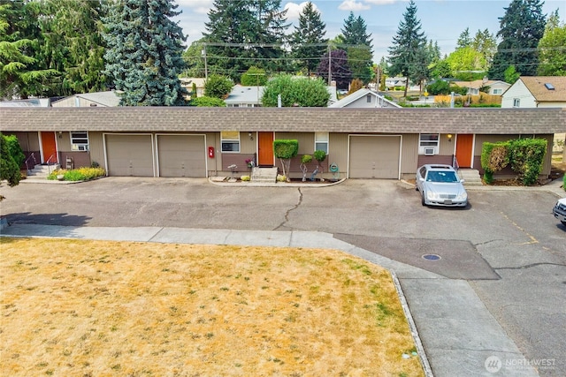 617-619 140th St S, Tacoma, WA 98444 - ranch-style home featuring a shingled roof, a garage, and asphalt driveway
