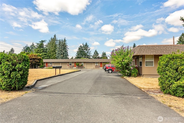 617-619 140th St S, Tacoma, WA 98444 - ranch-style home with a shingled roof and mansard roof