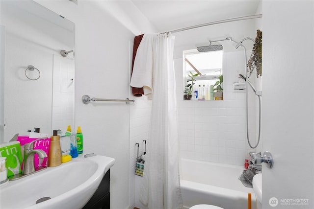 617-619 140th St S, Tacoma, WA 98444 - full bathroom with shower / tub combo with curtain and vanity