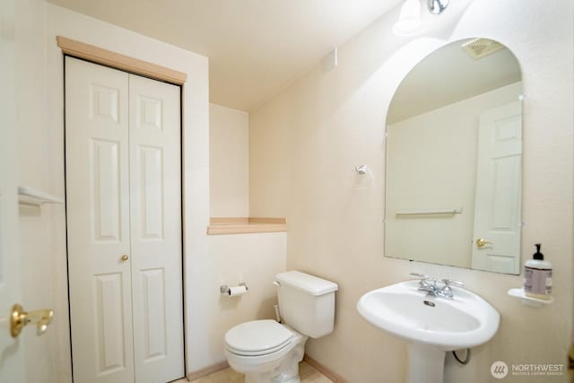 527 Cypress Ave, Snohomish, WA 98290 - bathroom featuring toilet and a closet
