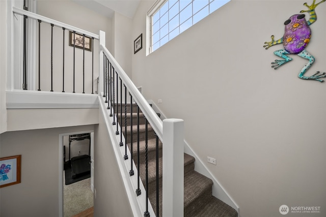 591 Daniels Dr NE, East Wenatchee, WA 98802 - staircase featuring a towering ceiling and carpet flooring